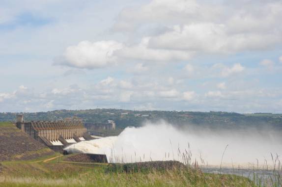 Com o lago cheio, a Usina de Tucuruí - PA está vertendo. Um espetáculo!